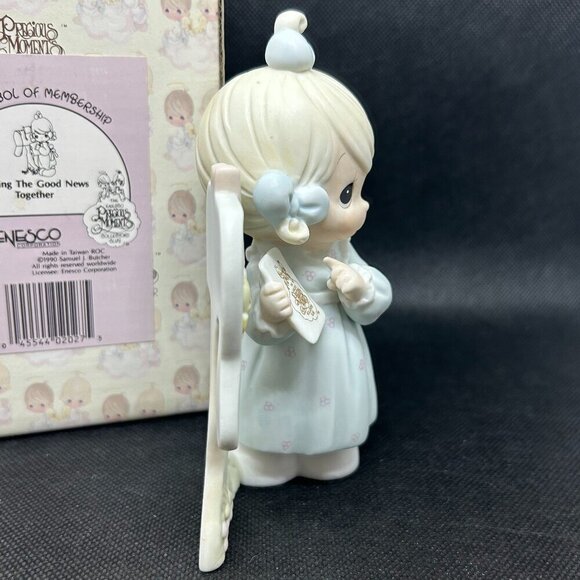 Precious Moments: "Sharing The Good News Together" figurine - Picture 3 of 5